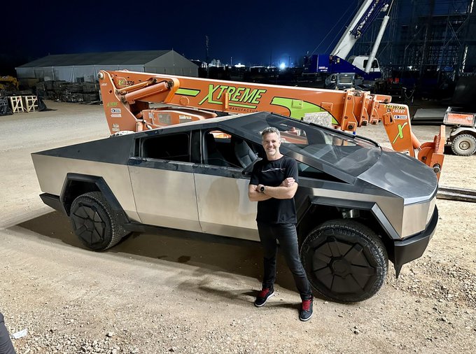 Watch Tesla Semi And Cybertruck Go Head-To-Head