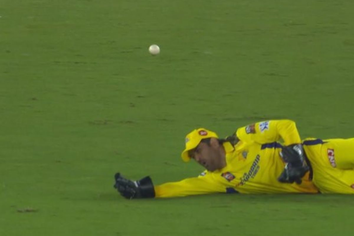 MS Dhoni Grimaces In Pain During IPL 2023